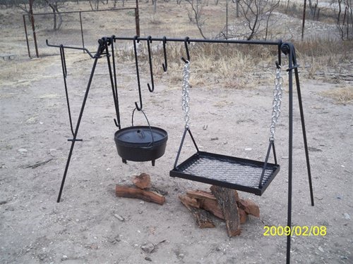 Portable Dutch Oven Grill &amp; Cook Set - D.I.Y Bullseye